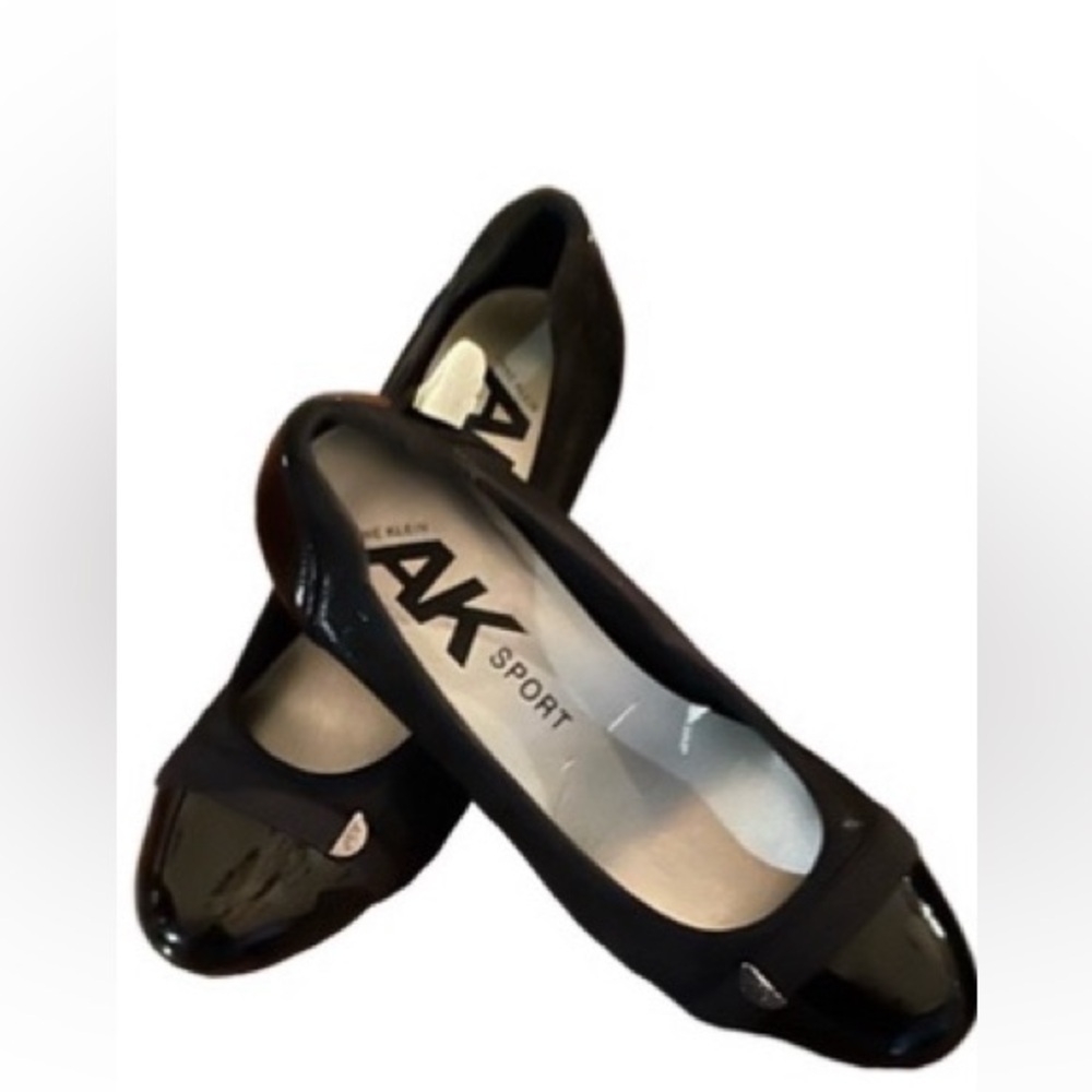 Ballet-style Shoe Atop A Block Heel-186